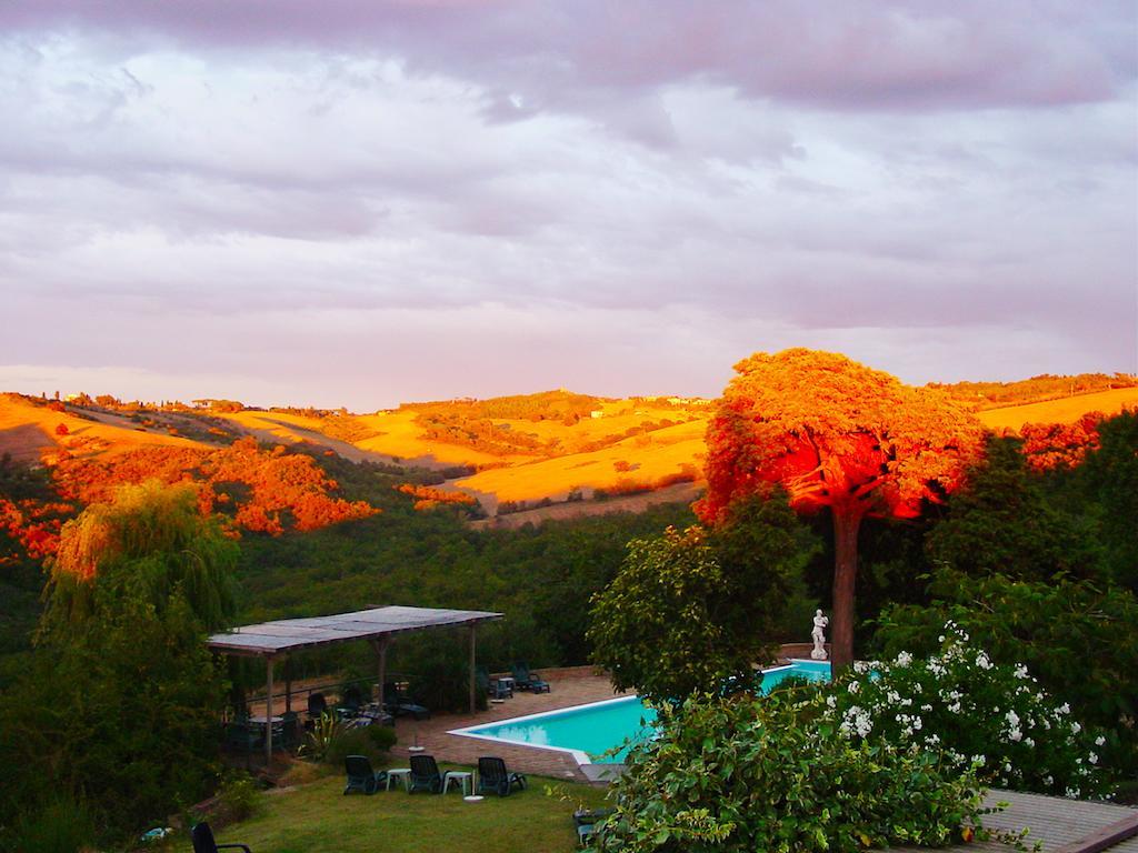 Le Valli Aparthotel Pomarance Buitenkant foto
